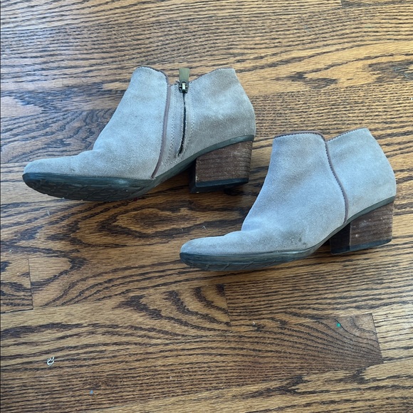 Good🎉 condition BLONDO Villa Ankle Boots in mushroom suede, size 8. WATERPROOF!🎉 - Picture 5 of 11